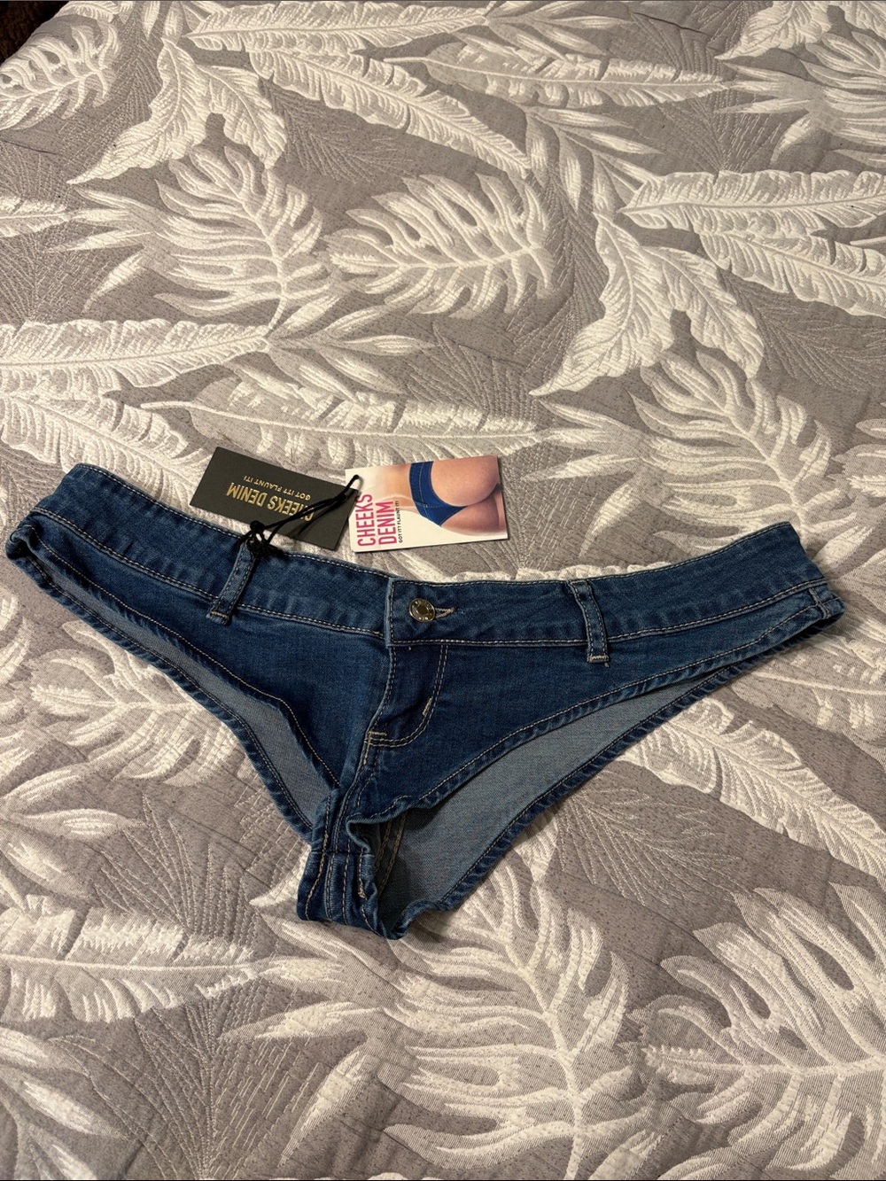 CHEEKS DENIM Classic Blue Jeans